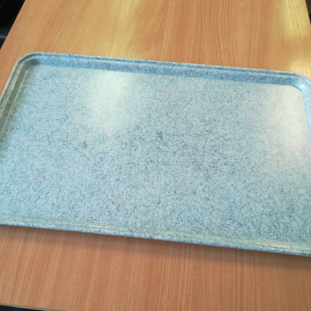 Podnos jídelní Versa Tray 325x530 mm - barva: granite červeno/modrá - zaoblené hrany